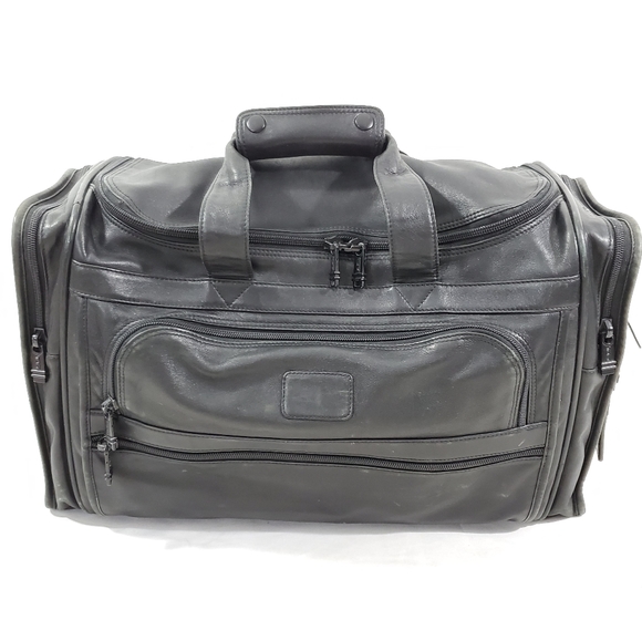 tumi gym bag